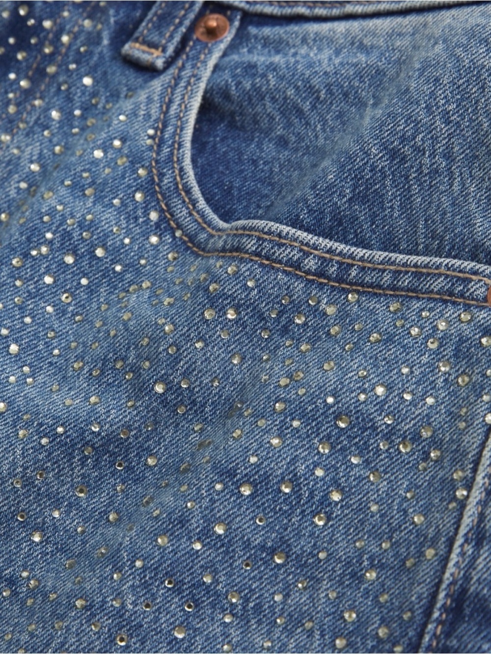 Curve Love High Rise 90s Relaxed
Shiny Embellished Jean - Picture 6 of 9